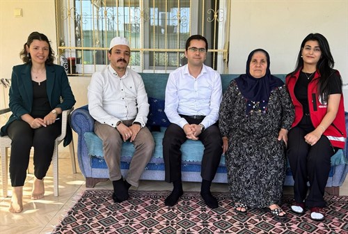 Kaymakamımız Şehit Piyade Uzman Çavuş Hüseyin Ölmez’in Annesi Cennet Şen'i Evinde Ziyaret Etti